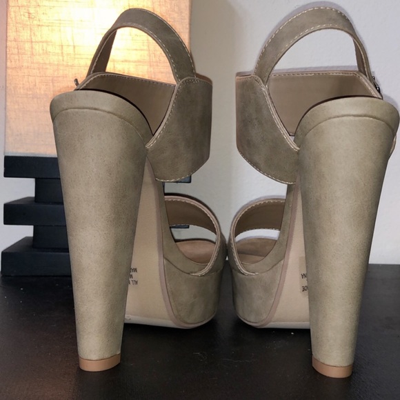 Heels - Picture 2 of 3